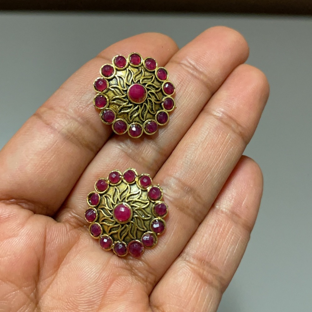 Studs - Picture 6 of 9
